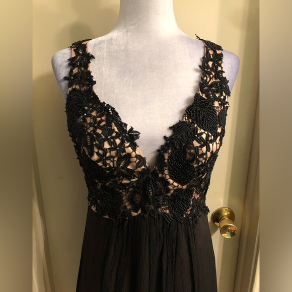 Jovani Black Beaded Silk & Lace Dress - Picture 5 of 15